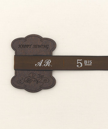 04-718 Parure 앤틱 이니셜 라벨 테이프_초콜릿(1.5cm)